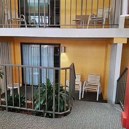 Bel-Aire Hotel Lake エリー エクステリア 写真