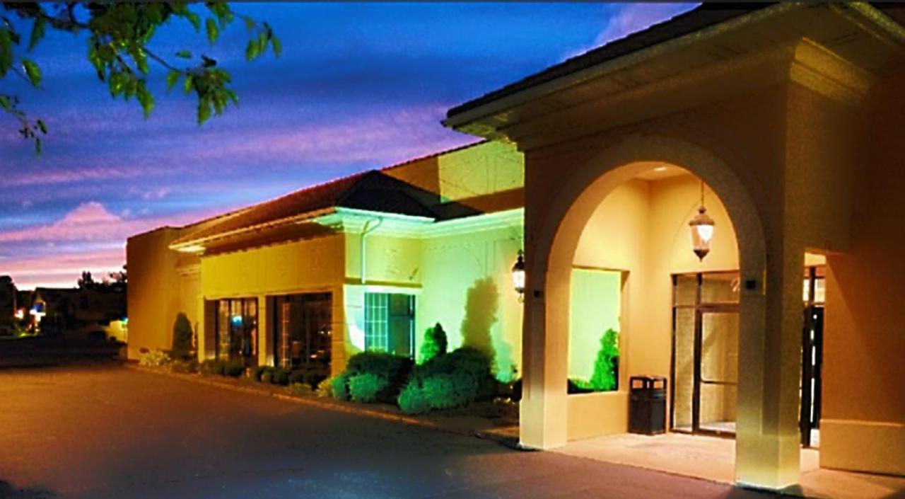 Bel-Aire Hotel Lake エリー エクステリア 写真
