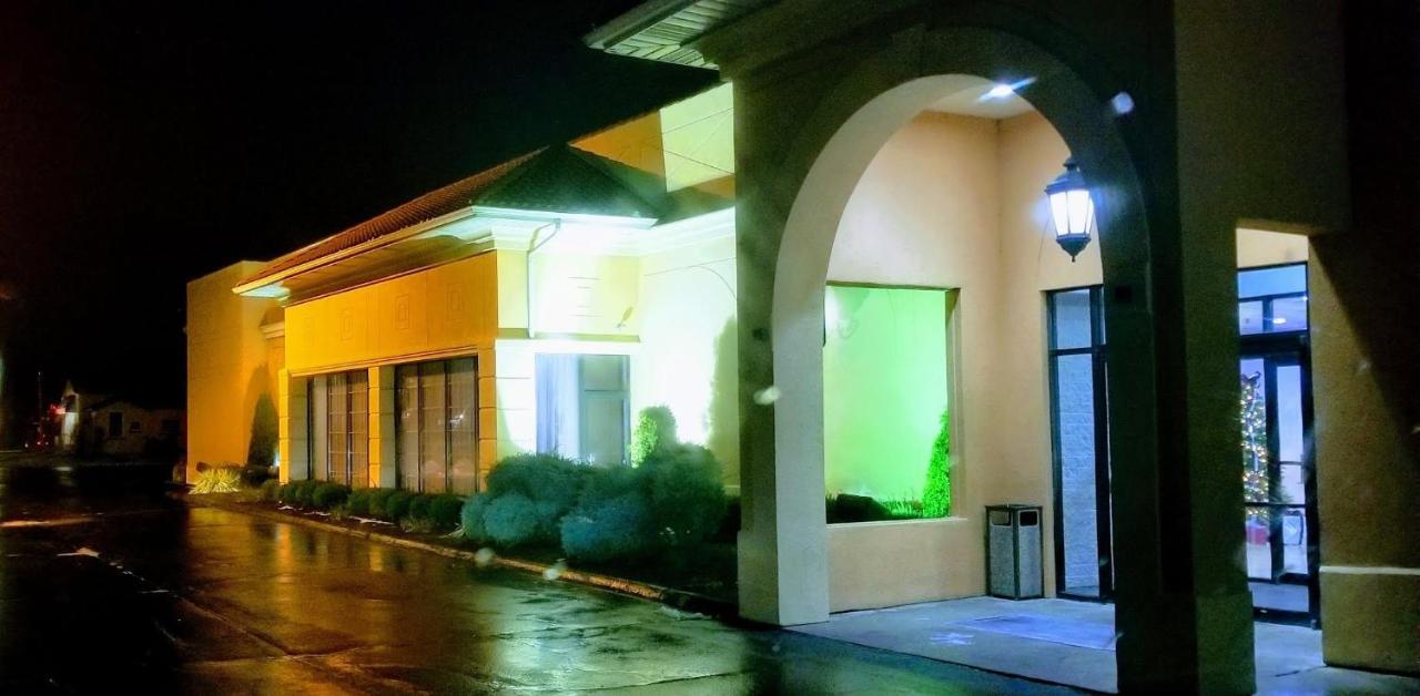Bel-Aire Hotel Lake エリー エクステリア 写真